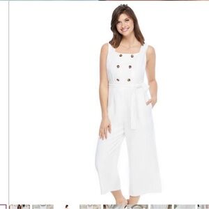 NWT Gal Meets Glam White Jumpsuit with Button Accents Size 6
